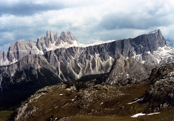 Discovery of cave bears in Dolomites  of Italy about climate 50,000 years ago. (Terry Donze)